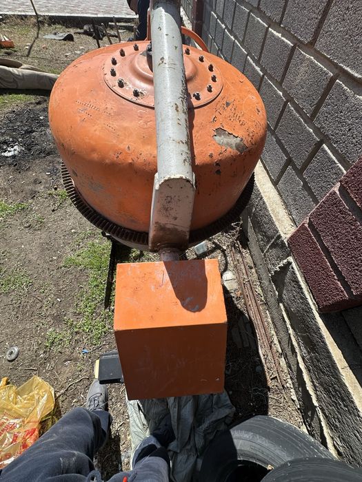 Продам бетономешалку 200л