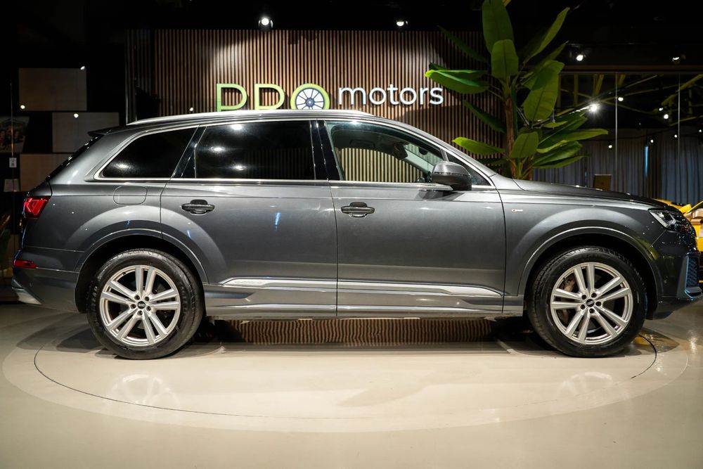 Audi Q7 Audi Q7 55 3.0 TFSI e Quattro  S line