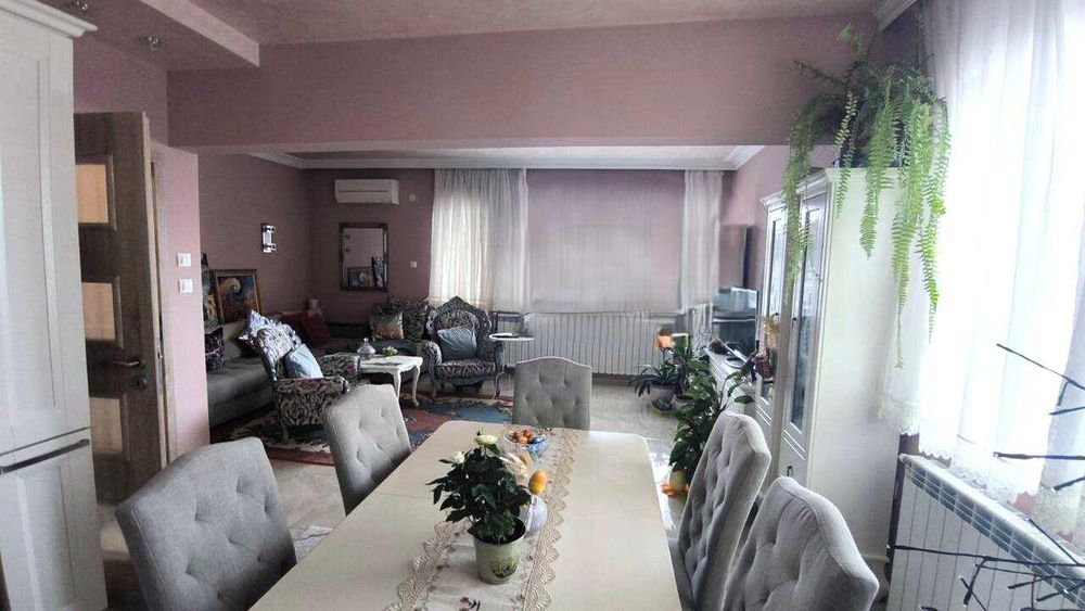 Обзаведен етаж с 3 спални + мансарден двустаен + гараж + двор