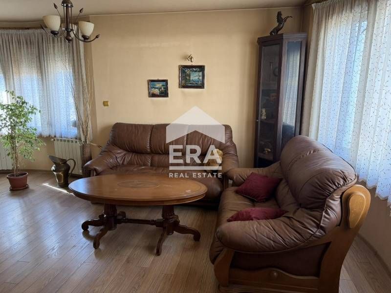 УНИКАЛЕН ИМОТ! Тристаен апартамент с гараж на ТОП локация