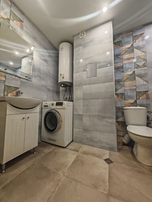 Ключ в офиса! Обзавдене двустаен апартамент в Сентрал парк. Южно изло