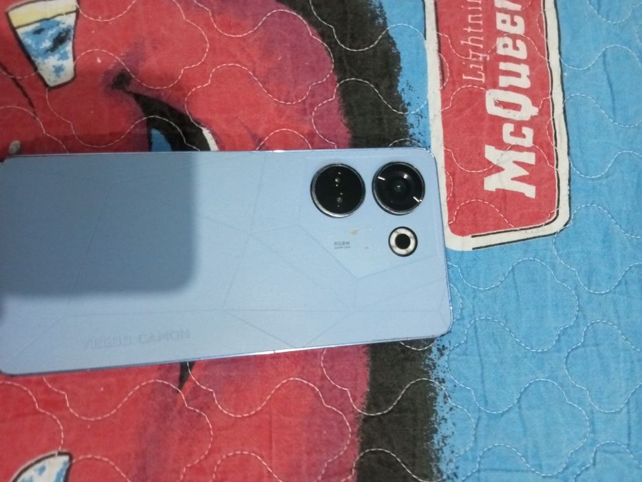 Продаю телефон tecno camon20pro