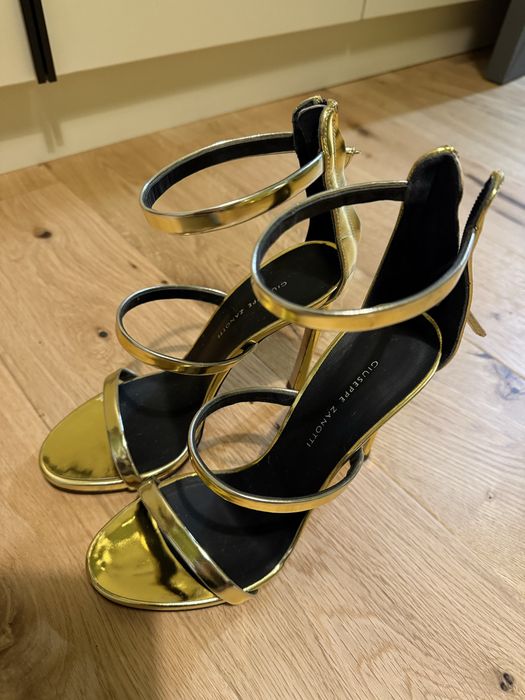 Sandale Giuseppe Zanotti