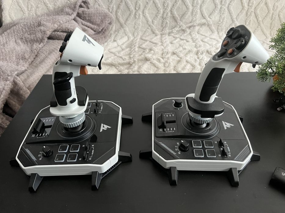 Thrustmaster SOL R1 Hosas