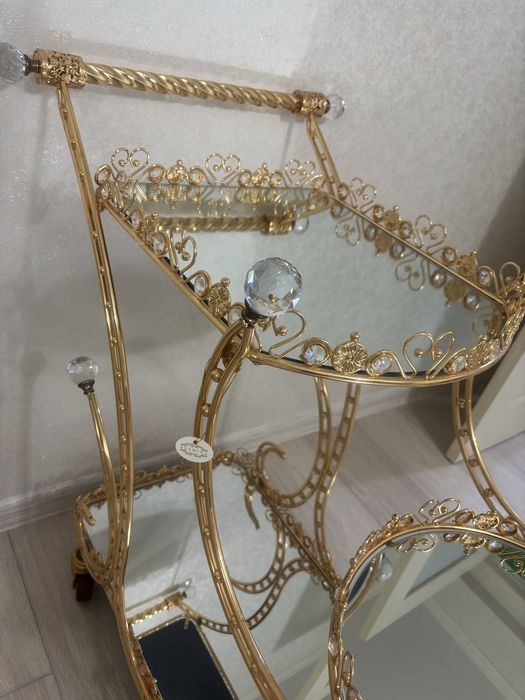 Красивый барный столик