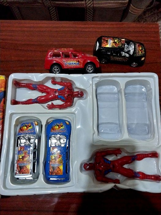 Машинки игрушки ,