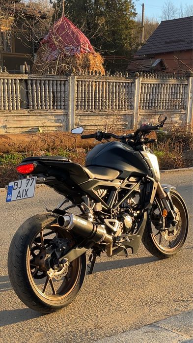 Honda cb125r 2021