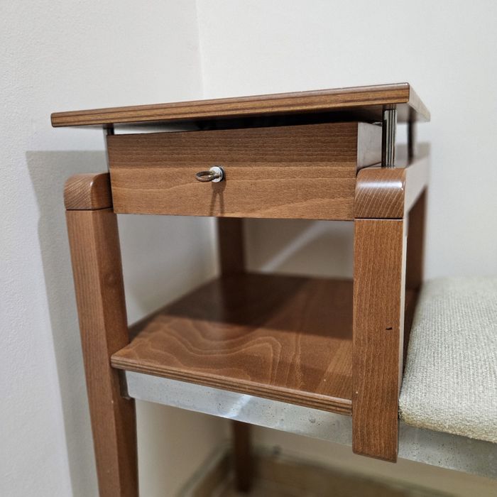 Портманто със седалка