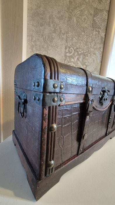 Сундук декоративный