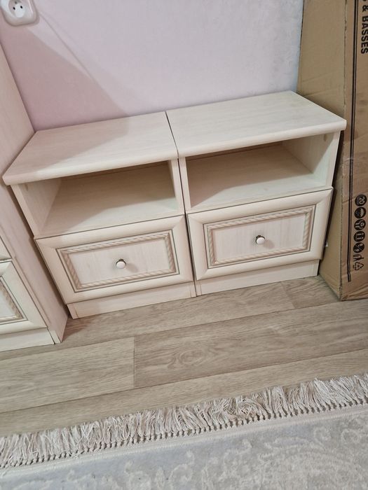 Продам шкаф ,комод и 2 тумбочки