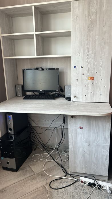 стол/парта ученика + комод