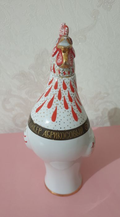 Фарфоровая статуэтка