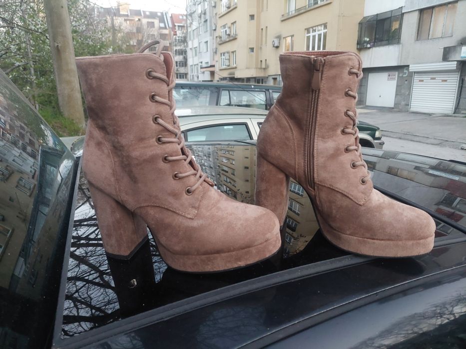 Дамски боти, УНИКАЛНИ, велур, като нови Номер 36!