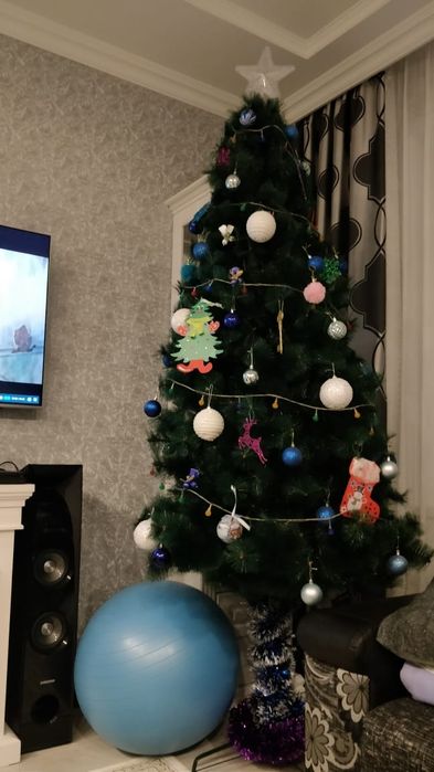 Ёлка с игрушками в подарок