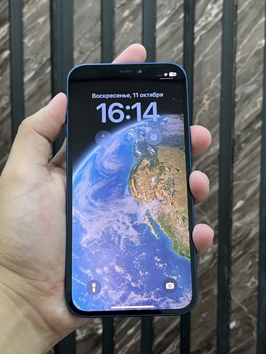 Продам iPhone 12