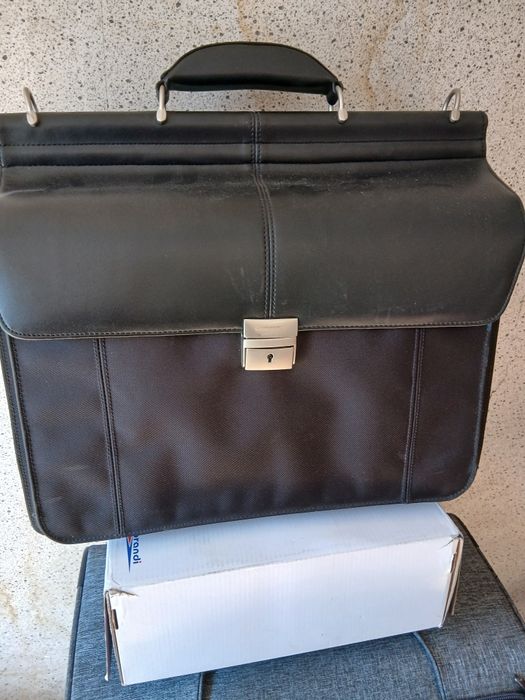 Продам чемоданы, сумку мужскую