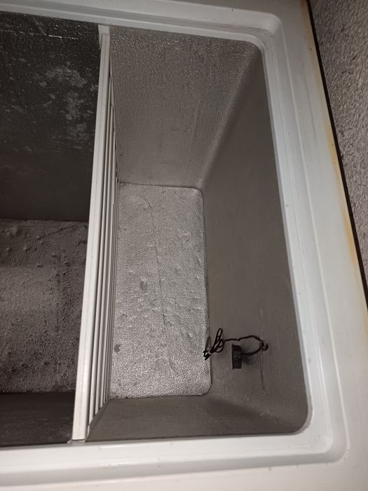 Легнал  фризер цвят бял