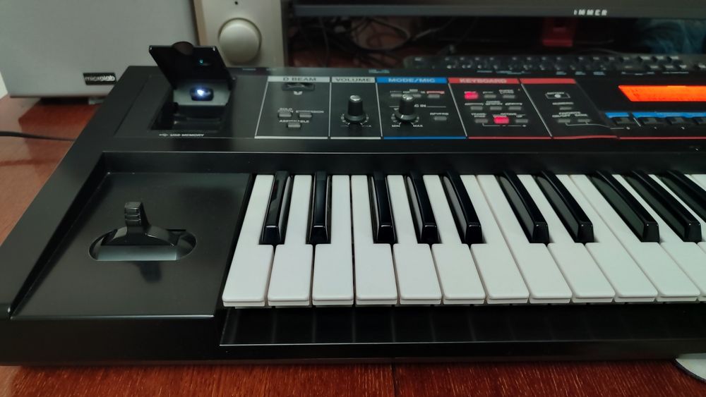 Синтезатор сотилади