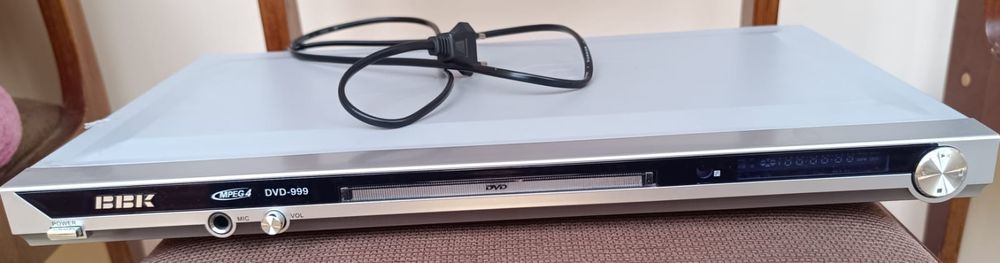 Продам DVD плеер