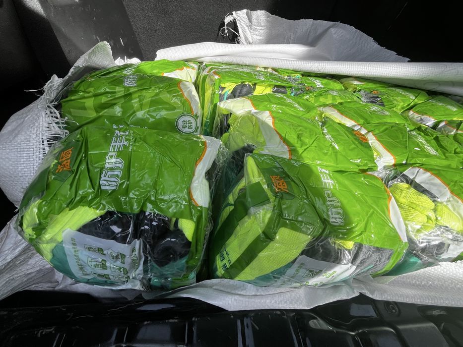 Перчатки рабочие, прорезининые