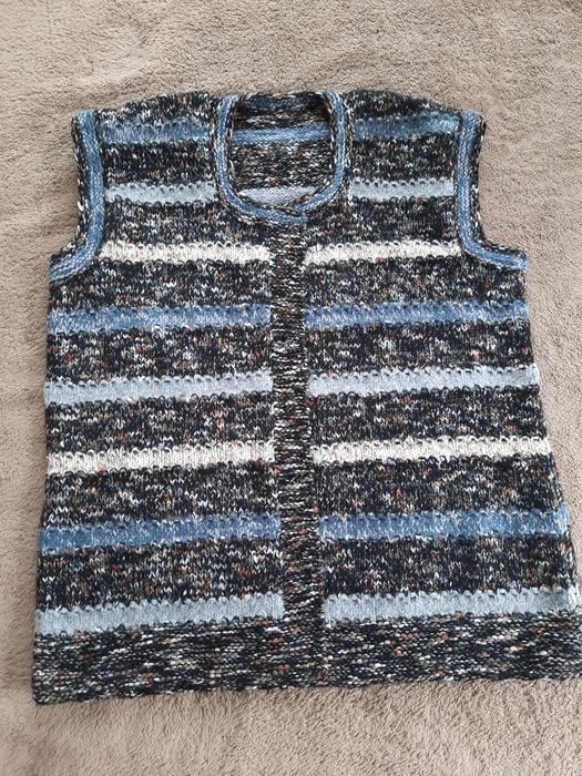 Ръчно плетено вълнено дамско елече