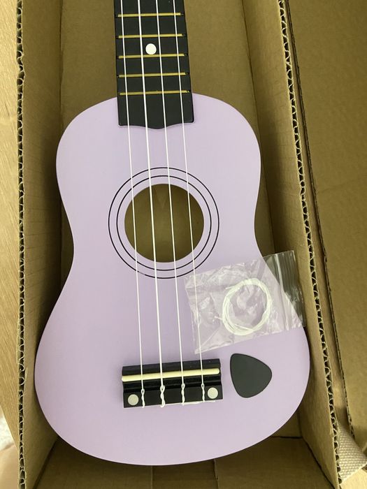 Фиолетовое укулеле