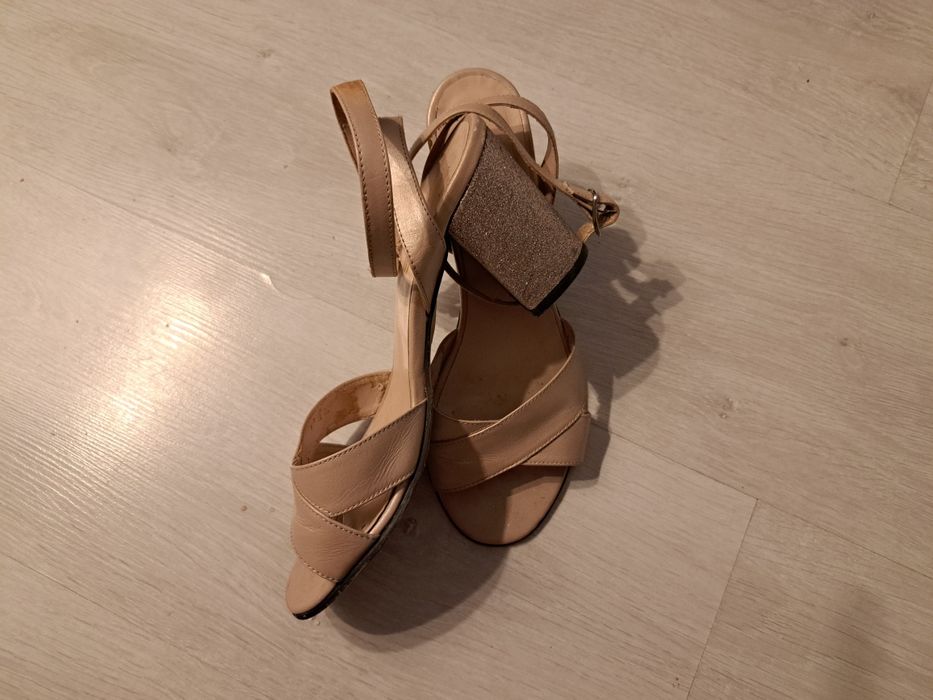 Sandale roz sidefat piele 37