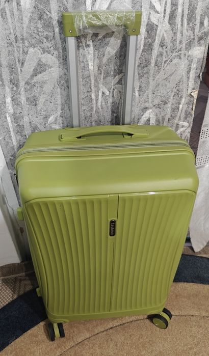 Продам чемодан в идеальном состоянии