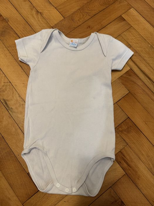 Подарявам детски и бебешки дрехи