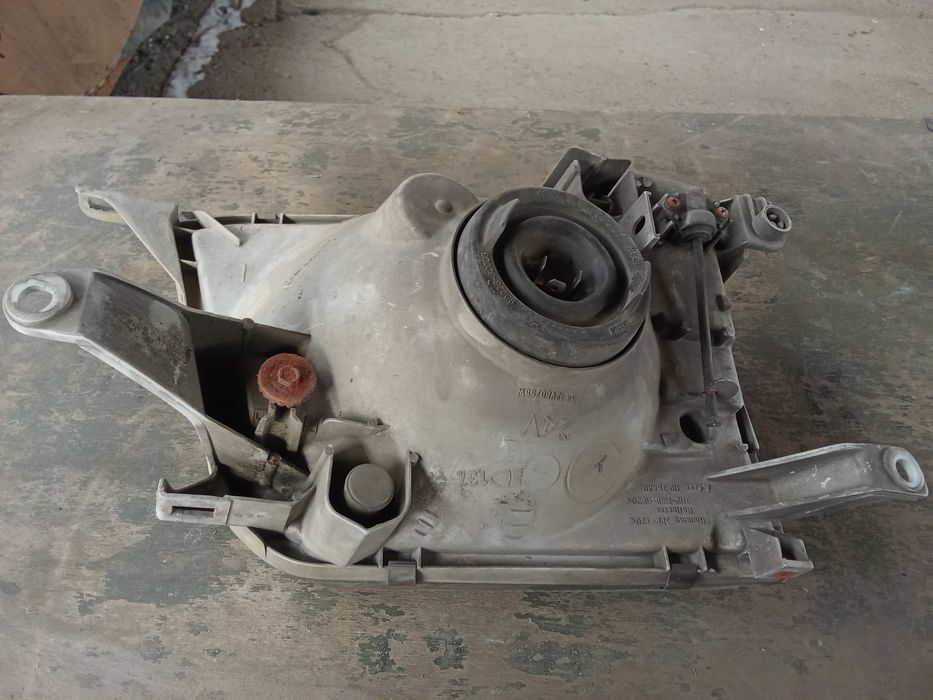 Продам фару переднюю Прадо