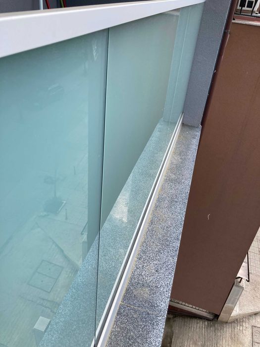 стъклен парапет 3 двойни матови пакета 112х103