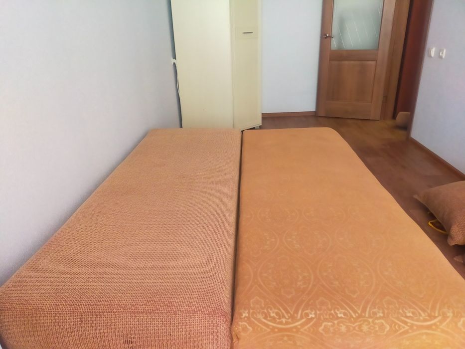 Тахта с подушками