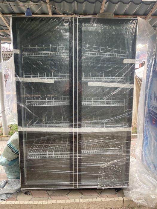 Продам витринный холодильник!