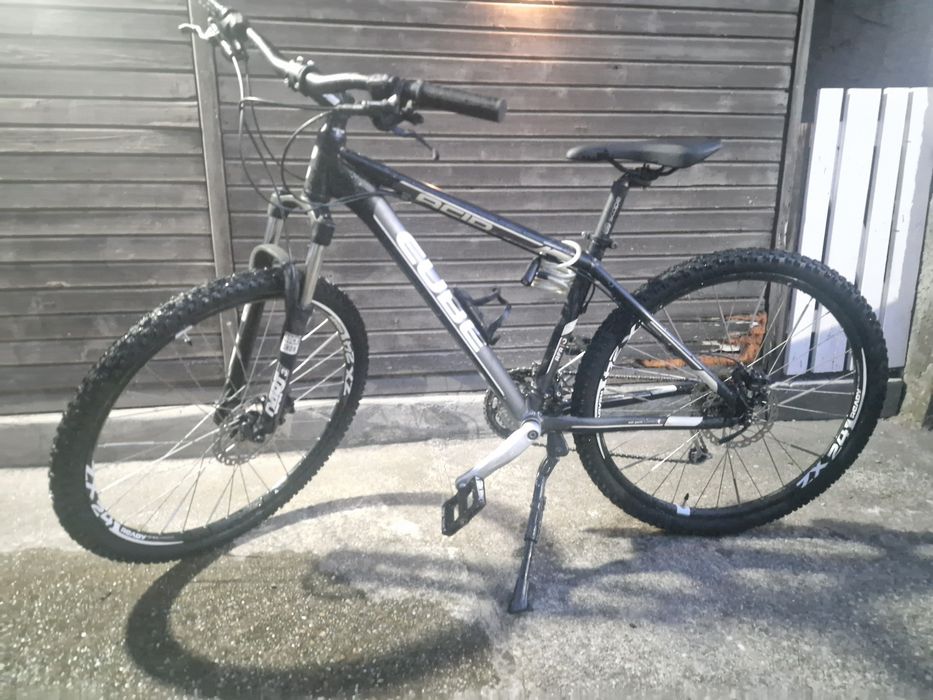 Se vinde bicicletă CUBE ACID