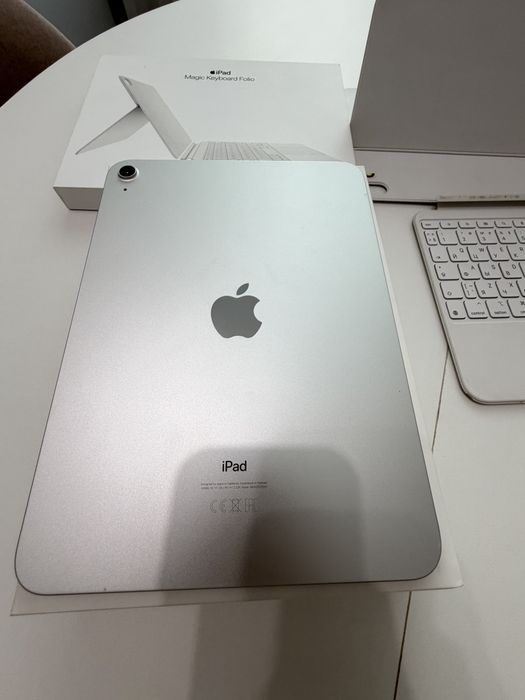 iPad Apple (10th Generation) 64GB планшет+ клавиатура чехол