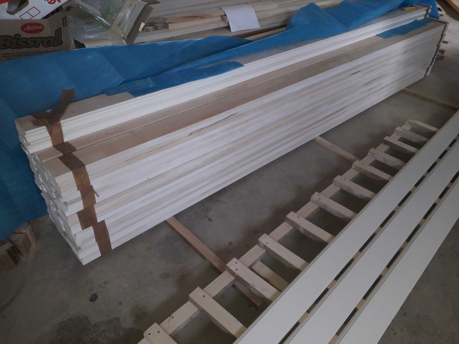 Plinta, balustrii, mana curenta  din lemn masiv de stejar, fag, tei