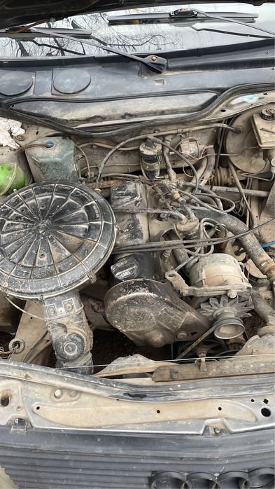 Ауди 100 1.8 обём