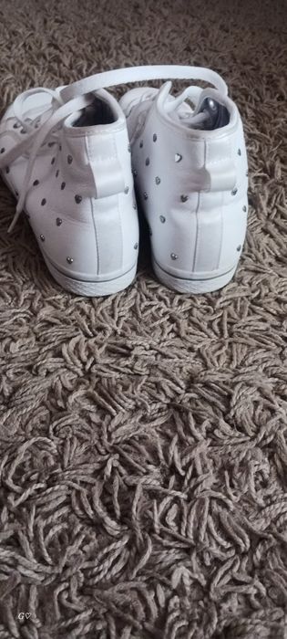 Чисто нови кецове Адидас 40 номер
