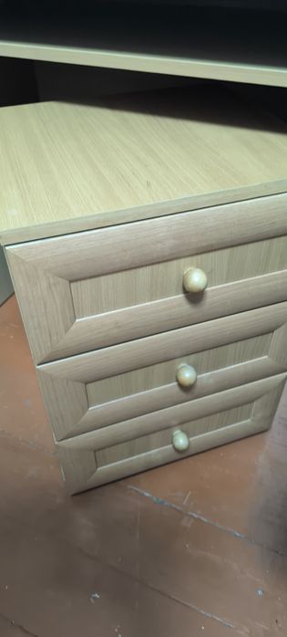 Тумбочки деревянные