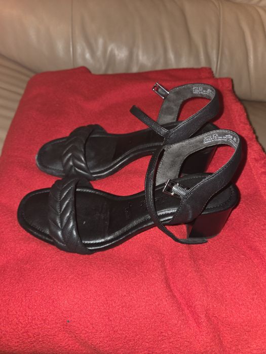 Дамски кожени сандали