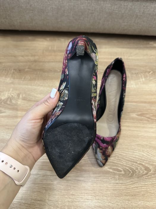 Продам туфли на шпильке