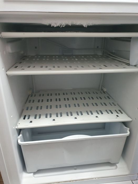 Продам холодильник indesit