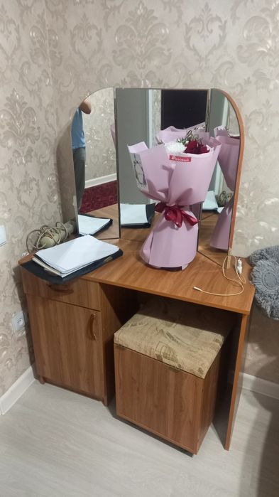 Продам тумба с зеркалом 10000 т.