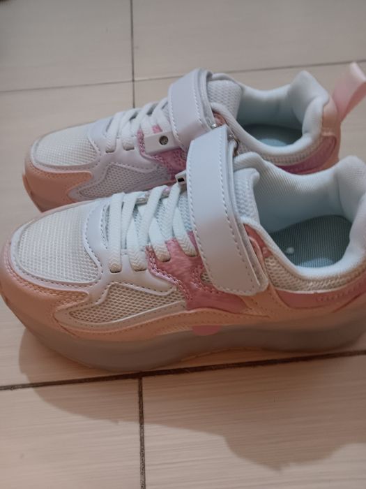 Светещи детски маратонки с колела, кънки, ролери, 33номер, стелка 21см