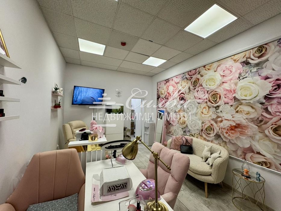 Търговско помещение със статут на МАГАЗИН - кв.Център