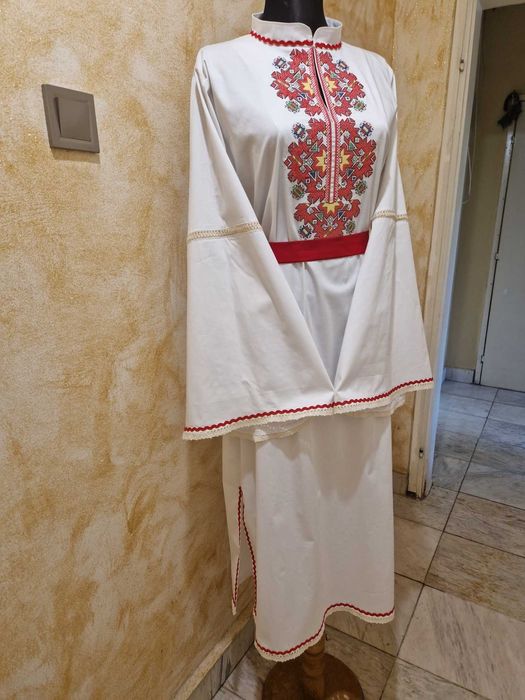 Дамска риза с машинна бродерия