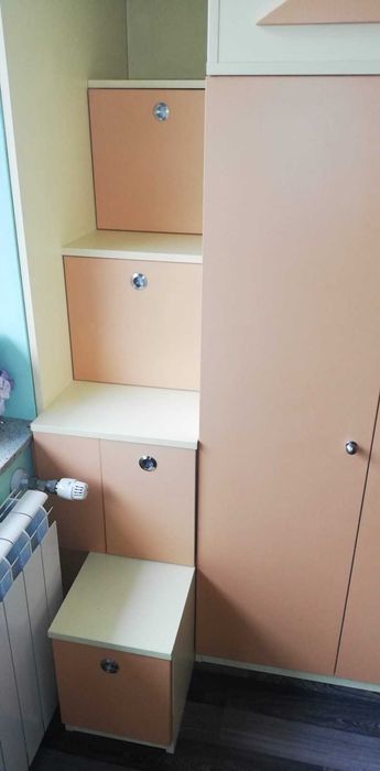 детска стая с легла и бюро