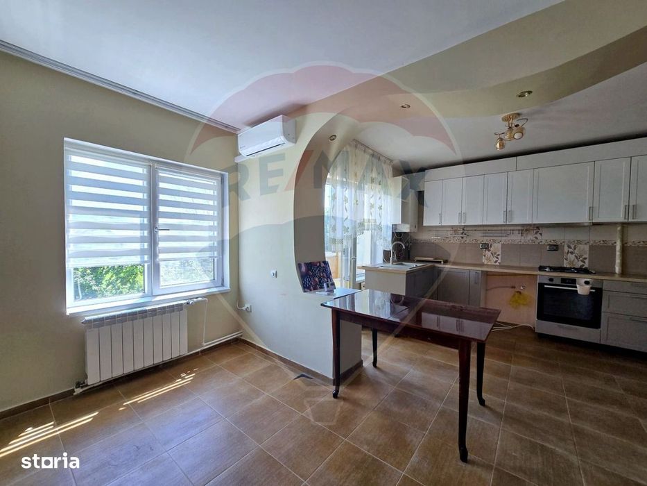 Apartament cu 3 camere de vânzare, parcare– Șesul de Sus, Florești