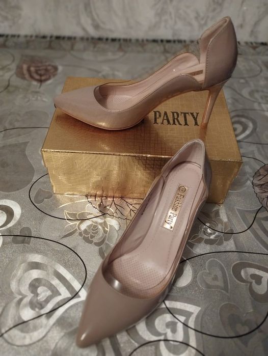 Босоножки, туфли новые