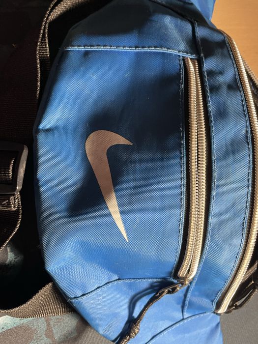 Синя чантичка тип бананка на найк с ципове